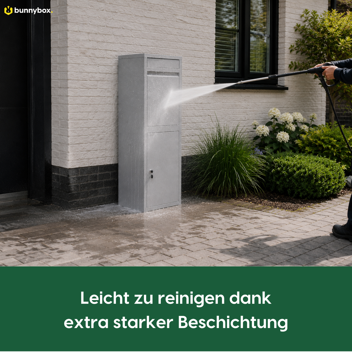 Die graue BunnyBox Home wird abgespritzt dank der extra starken Beschichtung