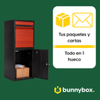Paquetes y cartas ordenados en el BunnyBox Home con tapa de teca